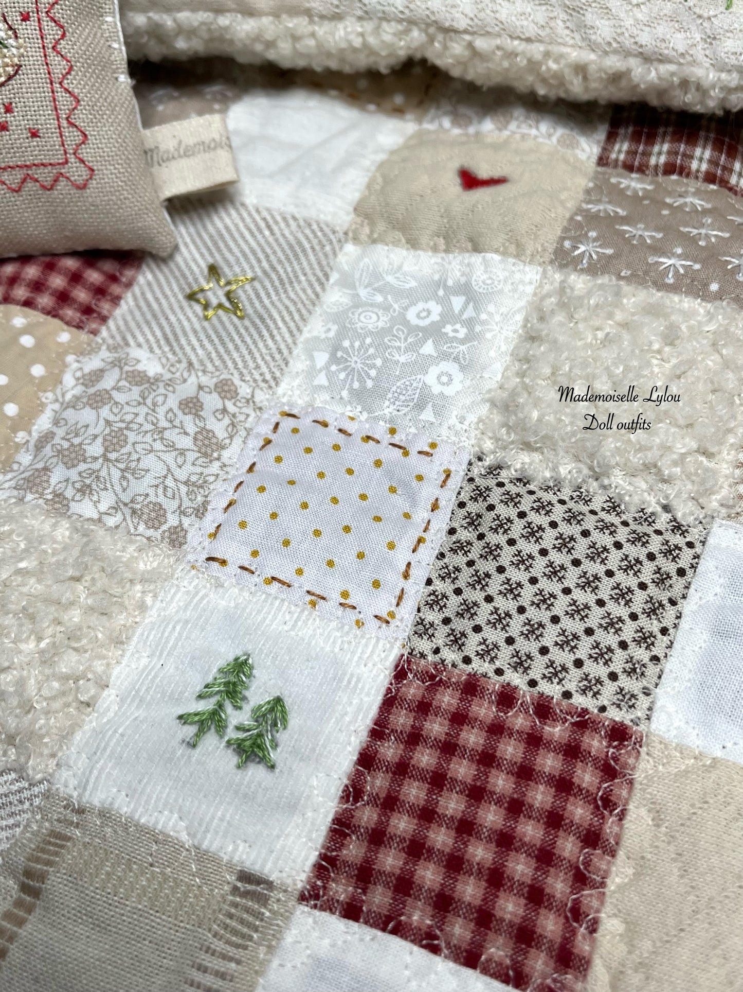 Juego de cama de patchwork para muñecas coleccionables - Hecho a mano