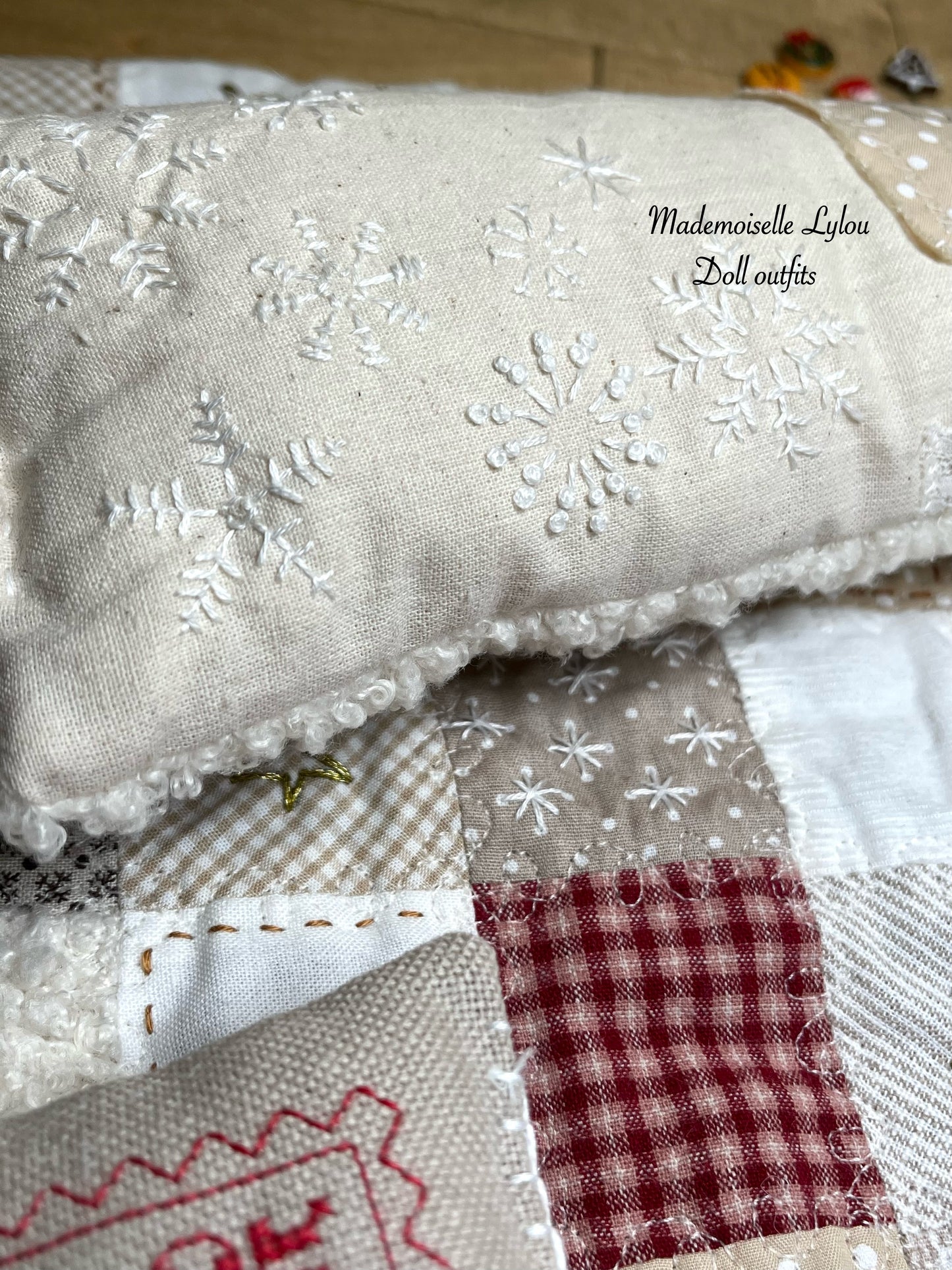 Juego de cama de patchwork para muñecas coleccionables - Hecho a mano