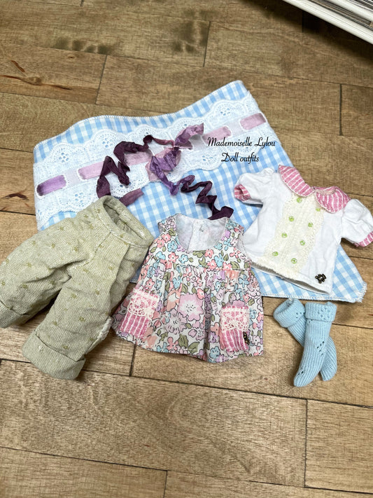 Handmade clothes for Blythe collectible dolls