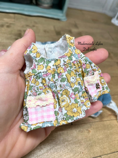 Handmade clothes for Blythe collectible dolls